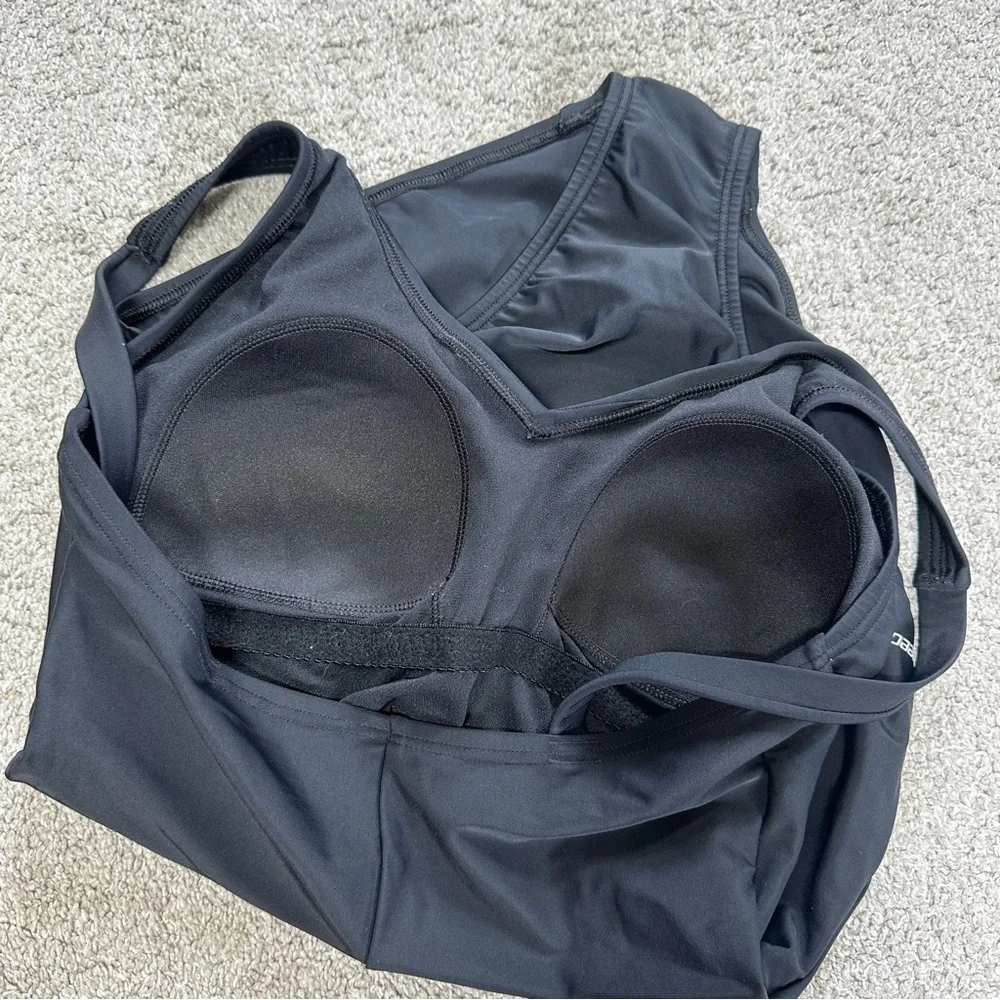 Speedo Women’s One-Piece V-Neck Swimsuit Wide Shoulder Straps in Black 10
